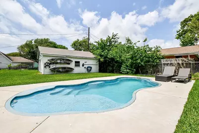 204 S Bay Boulevard, Palacios, TX 77465 - Photo 8