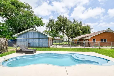 204 S Bay Boulevard, Palacios, TX 77465 - Photo 16