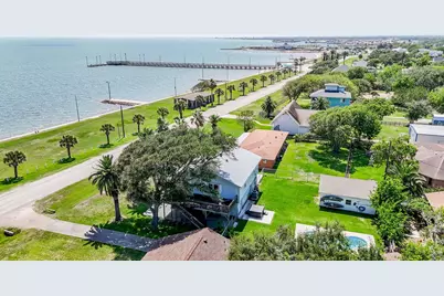 204 S Bay Boulevard, Palacios, TX 77465 - Photo 4