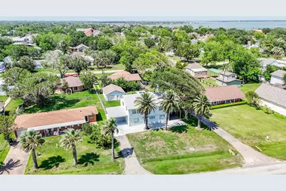 204 S Bay Boulevard, Palacios, TX 77465 - Photo 1