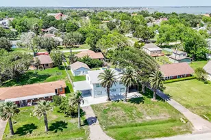 204 S Bay Blvd, Palacios, TX 77465 - Photo 1