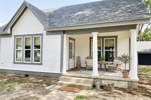 502 Upton Ave, Schulenburg, TX 78956 - Photo 1