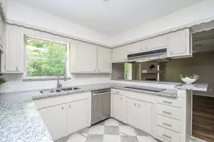96 Panorama Dr, Conroe, TX 77304 - Photo 2