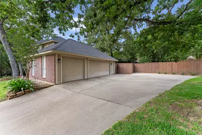 1 Fairmont Court, Conroe, TX 77304 - Photo 4