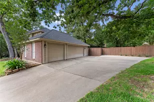 1 Fairmont Ct, Conroe, TX 77304 - Photo 4