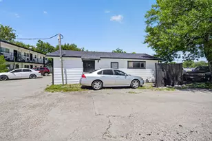 911 Michigan St, Houston, TX 77587 - Photo 12
