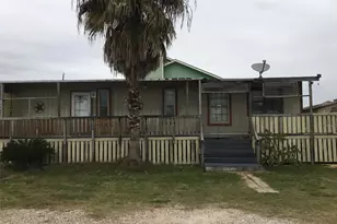 1404 E Bayshore Dr, Dickinson, TX 77539 - Photo 1