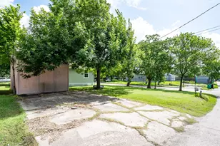 3201 Iowa St, Baytown, TX 77520 - Photo 8