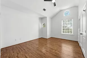 1647 Bonnie Brae St, Houston, TX 77006 - Photo 18
