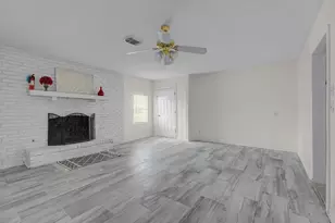 418 Azalea St, Lake Jackson, TX 77566 - Photo 10