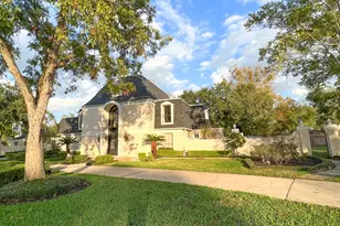 372 Robbins Dr, Houston, TX 77024 - Photo 2