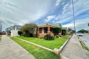3828 Ave S 1/2, Galveston, TX 77550 - Photo 2