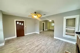 3828 Ave S 1/2, Galveston, TX 77550 - Photo 4