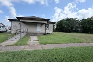 419 W 2nd St, Freeport, TX 77541 - Photo 2