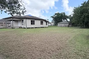 419 W 2nd St, Freeport, TX 77541 - Photo 16