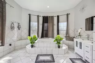 5027 Creekmont Dr, Houston, TX 77091 - Photo 30