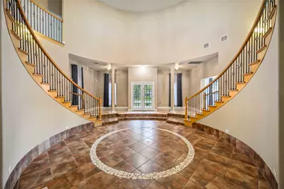 5027 Creekmont Drive, Houston, TX 77091 - Photo 2