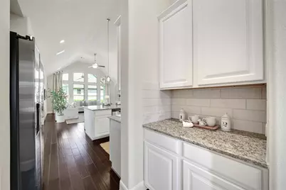15 S Lochwood Way, Tomball, TX 77375 - Photo 16