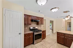 103 Breezy Point Pl, The Woodlands, TX 77381 - Photo 12