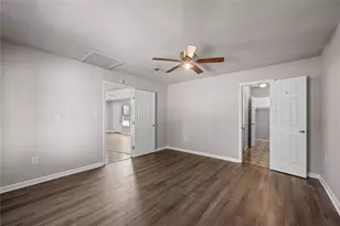 6138 Kenilwood Dr, Houston, TX 77033 - Photo 4