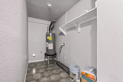 6138 Kenilwood Drive, Houston, TX 77033 - Photo 14