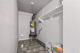 6138 Kenilwood Dr, Houston, TX 77033 - Photo 14