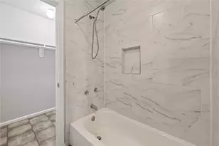 6138 Kenilwood Dr, Houston, TX 77033 - Photo 8