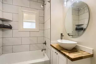 208 N Ave B, Elgin, TX 78621 - Photo 24