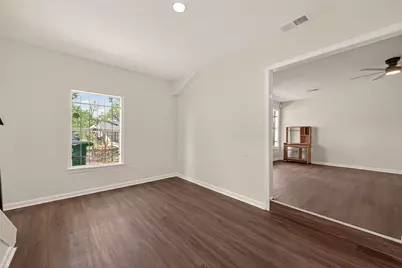 5830 Southlea Street, Houston, TX 77033 - Photo 8