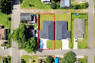 608 Miriam St, Baytown, TX 77520 - Photo 2
