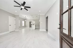608 Miriam St, Baytown, TX 77520 - Photo 4