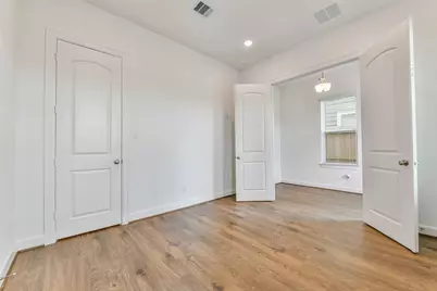 2511 S Houston Avenue, Pearland, TX 77581 - Photo 10