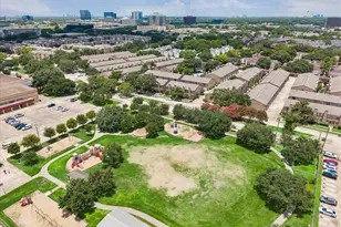 9850 Pagewood Ln, Houston, TX 77042 - Photo 32