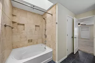 9850 Pagewood Ln, Houston, TX 77042 - Photo 22