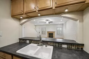 9850 Pagewood Ln, Houston, TX 77042 - Photo 14