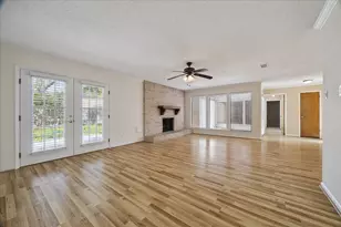 14907 Aspen Hills Dr, Houston, TX 77062 - Photo 8