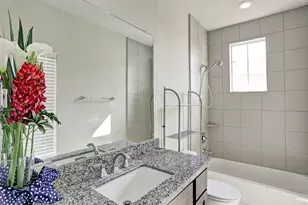 2406 Beall St, Houston, TX 77008 - Photo 16