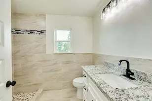 1200 Gifford Ln, Angleton, TX 77515 - Photo 24