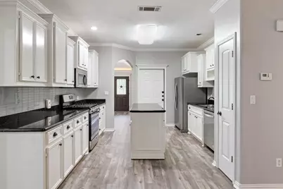 227 Green Leaf Street, Huntsville, TX 77340 - Photo 12