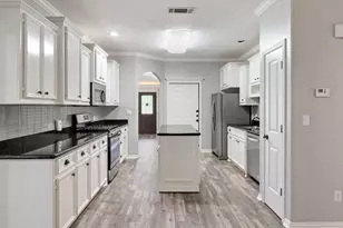 227 Greenleaf St, Huntsville, TX 77340 - Photo 12