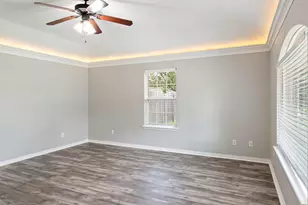227 Greenleaf St, Huntsville, TX 77340 - Photo 4