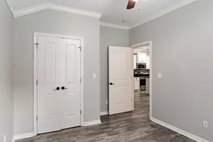 227 Greenleaf St, Huntsville, TX 77340 - Photo 18