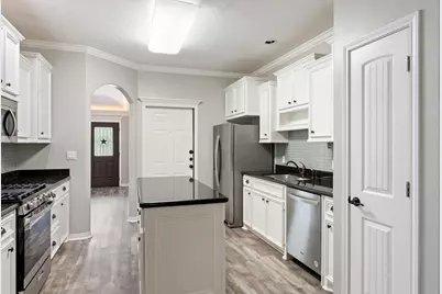 227 Green Leaf Street, Huntsville, TX 77340 - Photo 6