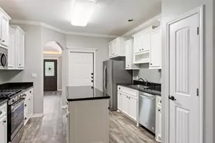 227 Greenleaf St, Huntsville, TX 77340 - Photo 6