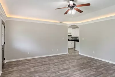 227 Green Leaf Street, Huntsville, TX 77340 - Photo 10