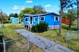 1116 6th St, San Leon, TX 77539 - Photo 2