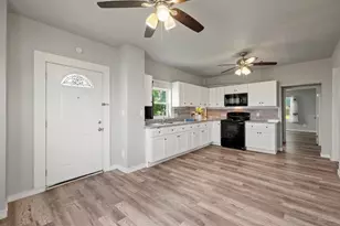 2714 Ball, Galveston, TX 77550 - Photo 10