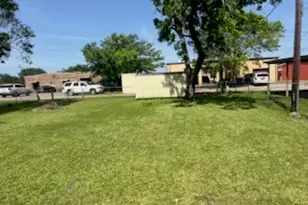 1029 N Chenango St, Angleton, TX 77515 - Photo 8