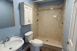 6421 S Ridgecrest Dr, Hitchcock, TX 77563 - Photo 10