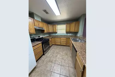 6421 S Ridgecrest Drive, Hitchcock, TX 77563 - Photo 8